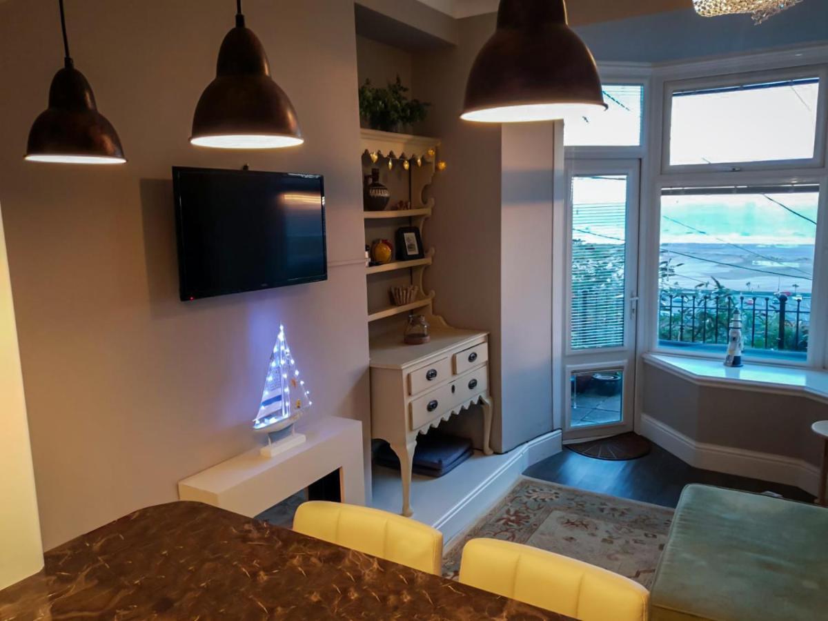Seaview Paradise 1-Bed Apartment บาร์มัธ ภายนอก รูปภาพ